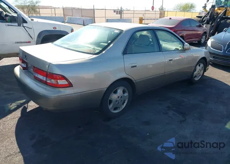 2000 Lexus Es 300 from USA, damaged, VIN JT8BF28G2Y0270068
